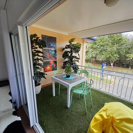 The York Beachfront Holiday Apartments Yorkeys Knob Bagian luar foto