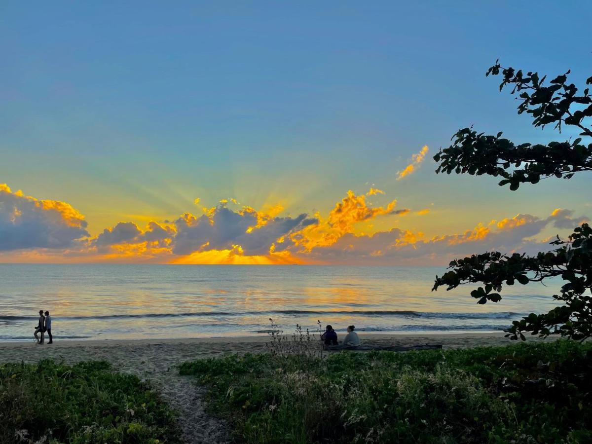 The York Beachfront Holiday Apartments Yorkeys Knob Bagian luar foto