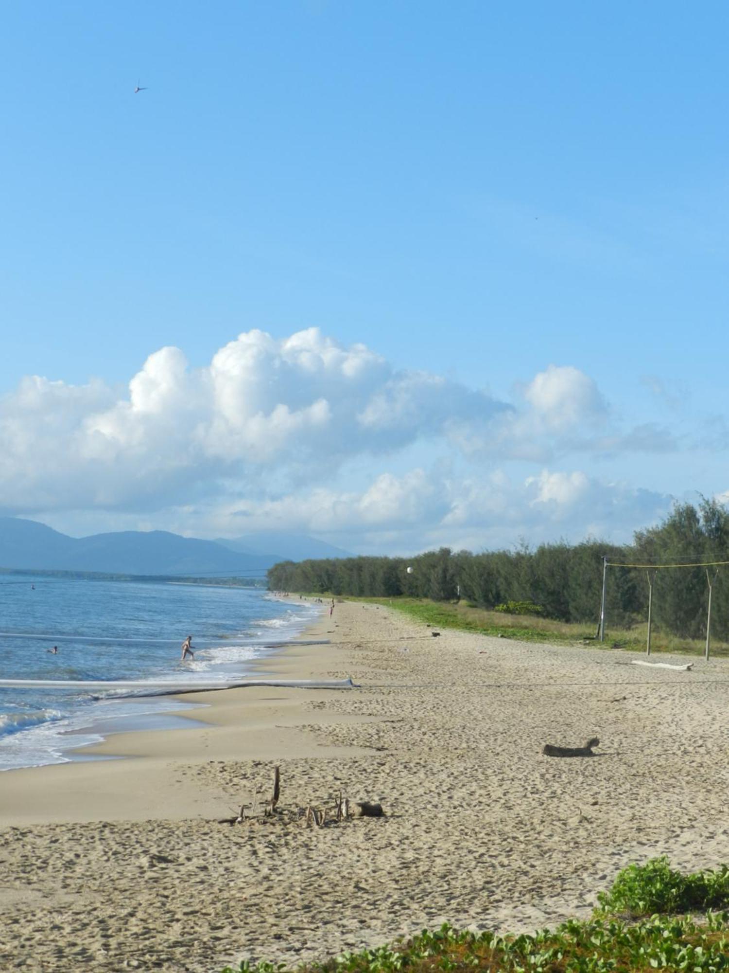 The York Beachfront Holiday Apartments Yorkeys Knob Bagian luar foto