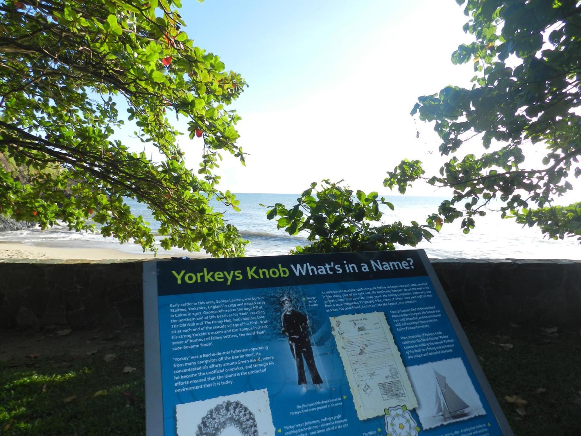 The York Beachfront Holiday Apartments Yorkeys Knob Bagian luar foto
