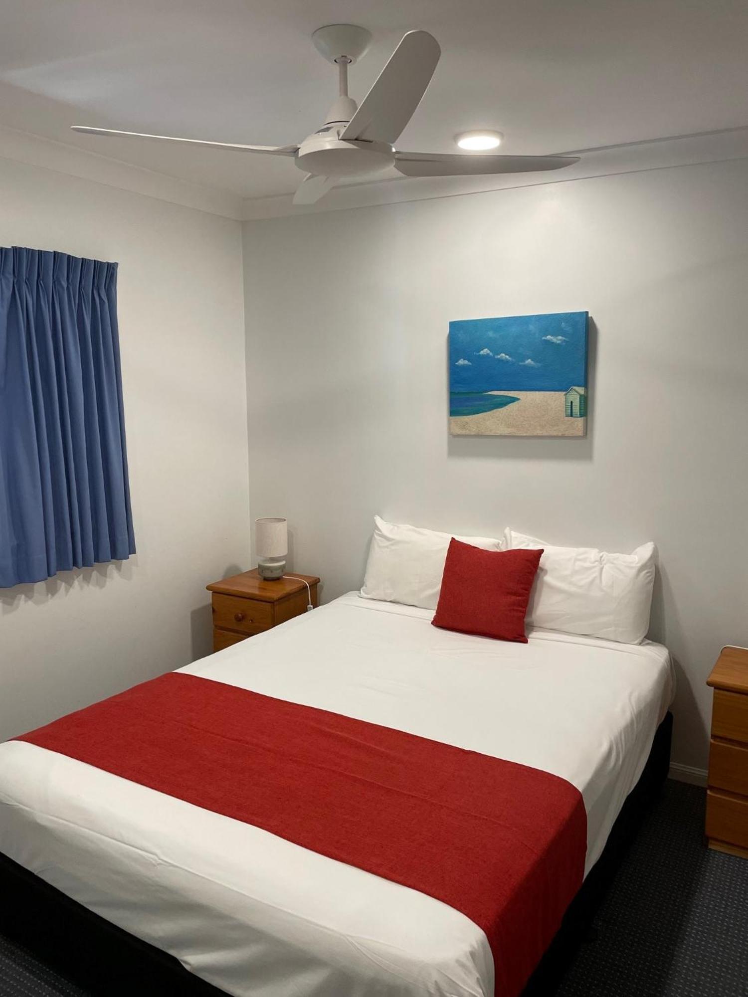 The York Beachfront Holiday Apartments Yorkeys Knob Bagian luar foto