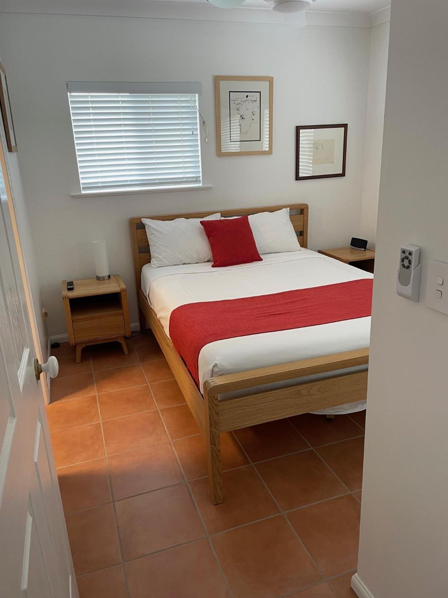 The York Beachfront Holiday Apartments Yorkeys Knob Bagian luar foto