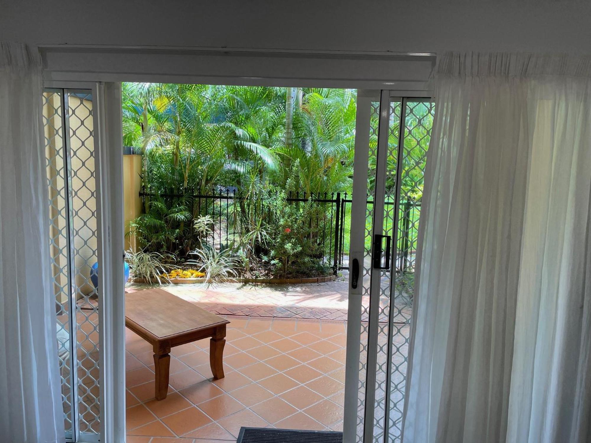 The York Beachfront Holiday Apartments Yorkeys Knob Bagian luar foto