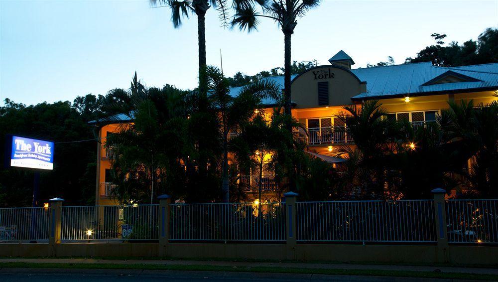 The York Beachfront Holiday Apartments Yorkeys Knob Bagian luar foto