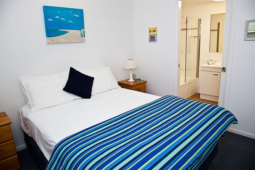 The York Beachfront Holiday Apartments Yorkeys Knob Bagian luar foto