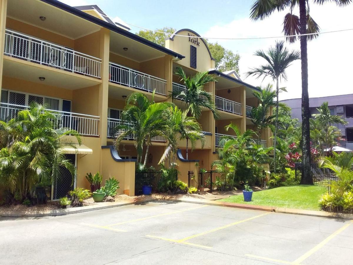 The York Beachfront Holiday Apartments Yorkeys Knob Bagian luar foto