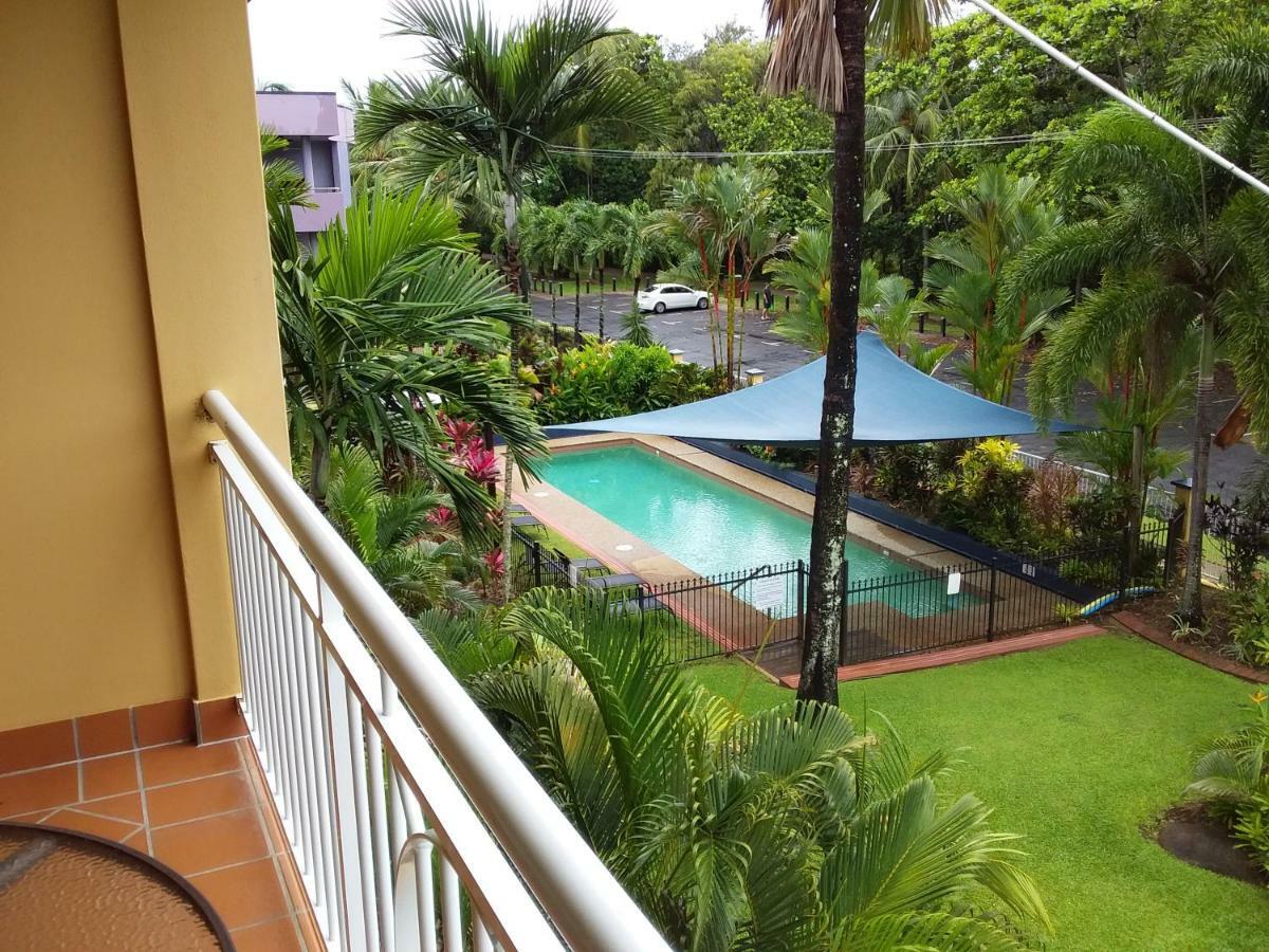 The York Beachfront Holiday Apartments Yorkeys Knob Bagian luar foto