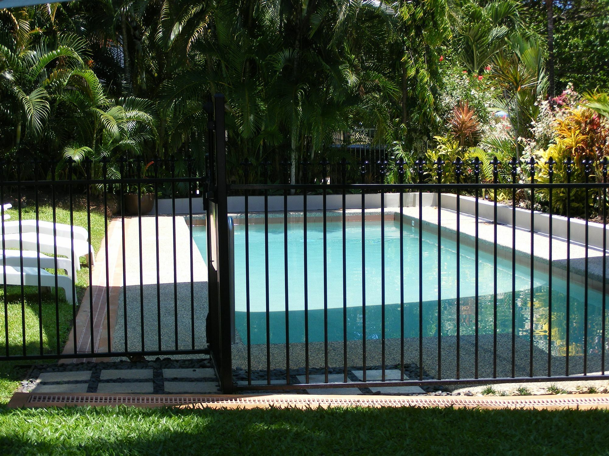 The York Beachfront Holiday Apartments Yorkeys Knob Bagian luar foto